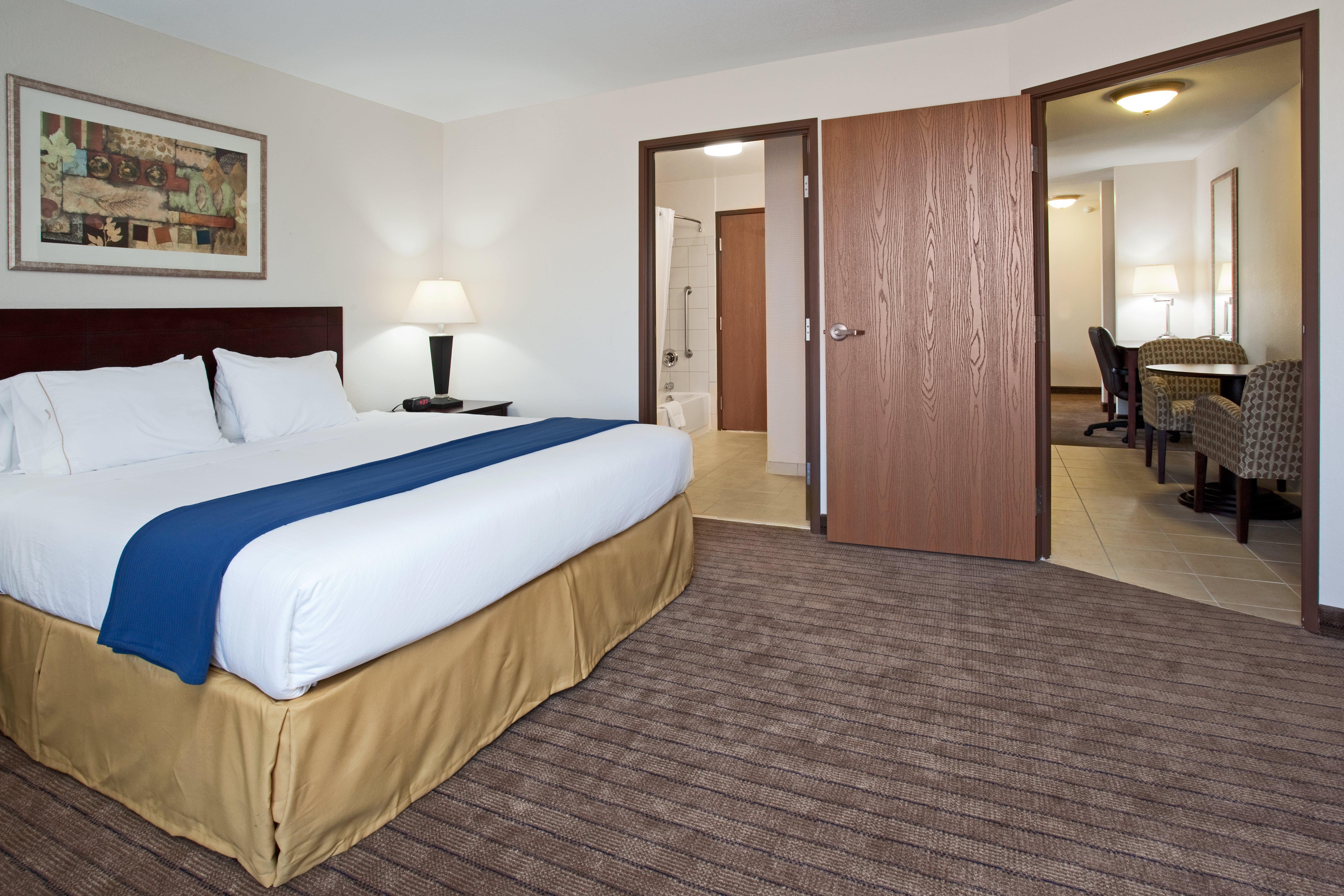 Holiday Inn Express & Suites Buffalo, An Ihg Hotel Habitación foto